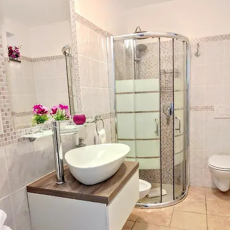 La Petite Maison Apartment